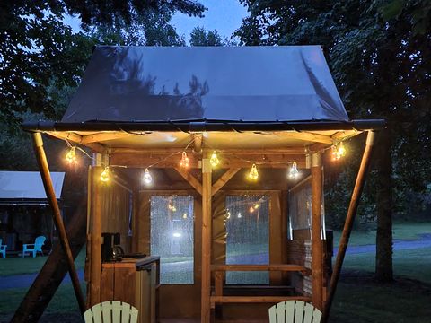 HÉBERGEMENT INSOLITE 4 personnes - BIVOUAC (Sans sanitaires)