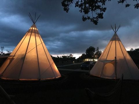 UNUSUAL ACCOMMODATION 10 people - Lakota Camp