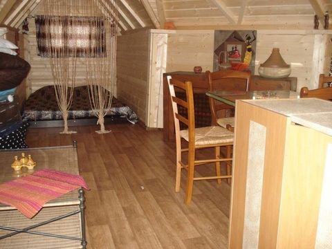 UNUSUAL ACCOMMODATION 4 people - Refuge - Hut spirit - Without water or sanitary facilities for 2/4 people,