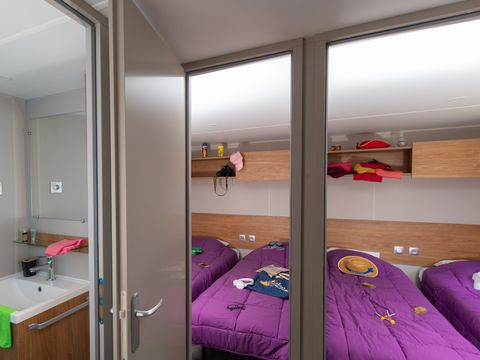 MOBILHOME 6 personnes - Premium - 38.5m² - 3 chambres - 2 SDB - 2 WC - Bain Nordique