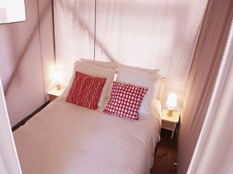 CANVAS AND WOOD TENT 4 people - Cabane Confort Lodge on stilts 32m².