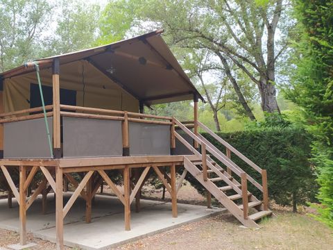 CANVAS AND WOOD TENT 4 people - Lodge on stilts Comfort+ 30m² (without sanitary facilities)