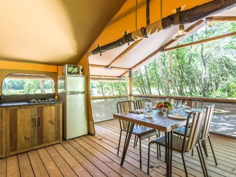 CANVAS AND WOOD TENT 5 people - Lodge on stilts Comfort+ 46m².