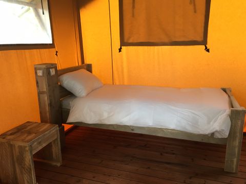 CANVAS AND WOOD TENT 3 people - Lodge PMR with shared sanitary facilities.