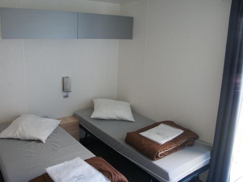 MOBILHOME 4 personnes - Mobil home Premium 32m² 2 chambres + 2 salles de bain + lit 160 + 2 TV + climatisation