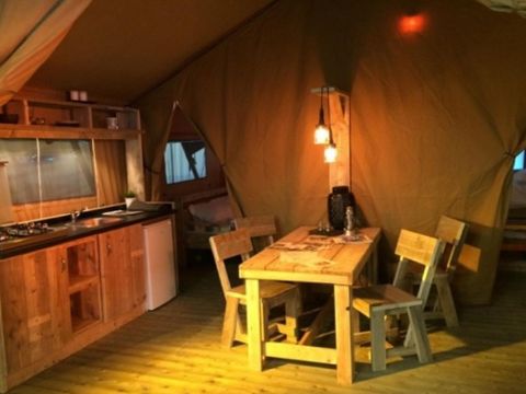 CANVAS AND WOOD TENT 4 people - Corsica Lodge, 2 rooms - arrival on Saturday in high season