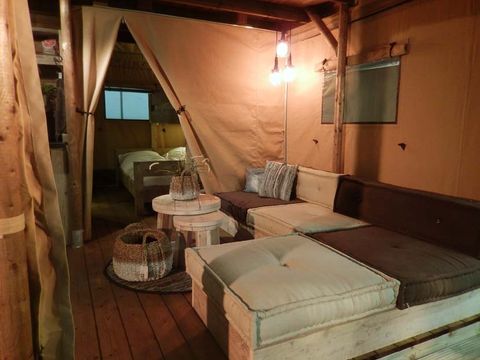 CANVAS AND WOOD TENT 8 people - Corsica Lodge 3 rooms - arrival on Saturday in high season