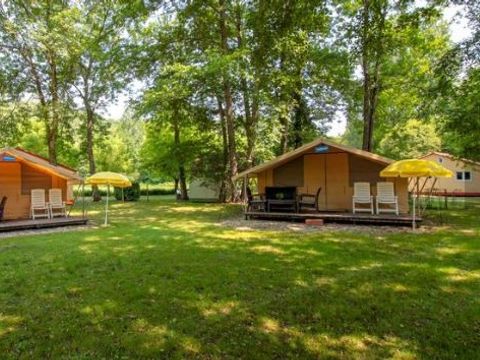 CANVAS AND WOOD TENT 5 people - ST EMILION, without sanitary facilities