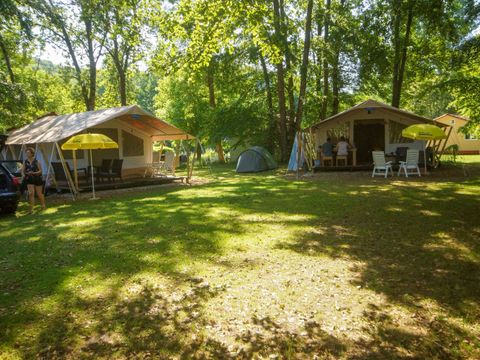 CANVAS AND WOOD TENT 5 people - ST EMILION, without sanitary facilities