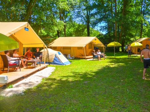 CANVAS AND WOOD TENT 5 people - ST EMILION, without sanitary facilities