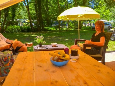 CANVAS AND WOOD TENT 5 people - ST EMILION, without sanitary facilities