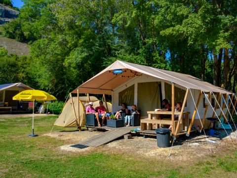 CANVAS AND WOOD TENT 5 people - ST EMILION, without sanitary facilities