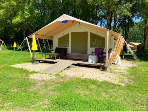 CANVAS AND WOOD TENT 5 people - ST EMILION, without sanitary facilities