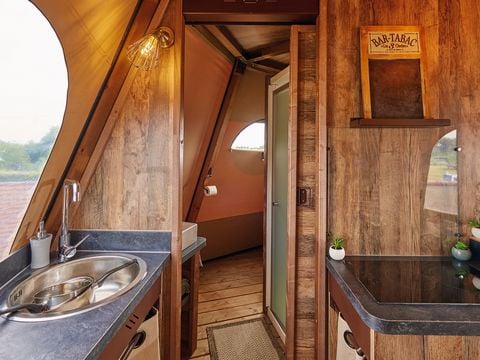 UNUSUAL ACCOMMODATION 4 people - Tipi Insolite Premium 2 bdrm. - BATHROOM