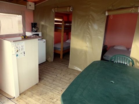 CANVAS AND WOOD TENT 4 people - African lodge tent with sanitary facilities