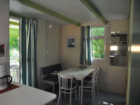 CHALET 5 personnes - Club (Option payante possible climatisation mobile) 