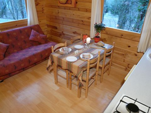 CHALET 2 personnes - en bois massif ( mineurs de - 18 ans non acceptés)