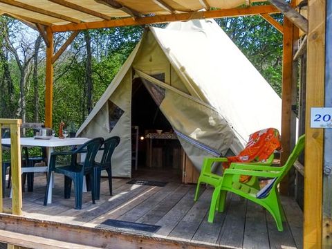 UNUSUAL ACCOMMODATION 4 people - Tipi 20m² 2 bedrooms - without bathroom + semi-covered terrace
