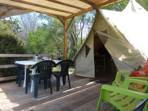 UNUSUAL ACCOMMODATION 4 people - Tipi 20m² 2 bedrooms - without bathroom + semi-covered terrace