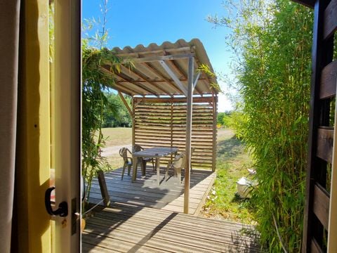 HÉBERGEMENT INSOLITE 4 personnes - Roulotte 21m² 1 chambre + terrasse semi-couverte