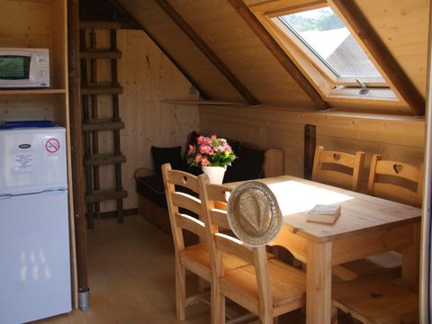 CANVAS AND WOOD TENT 5 people - Cabane du Trappeur 24m² CONFORT 2 bedrooms + air conditioning