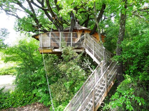 HÉBERGEMENT INSOLITE 4 personnes - Cabane dans les arbres 24m² 1 chambre - avec sanitaires