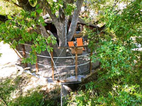 HÉBERGEMENT INSOLITE 4 personnes - Cabane dans les arbres 24m² 1 chambre - avec sanitaires