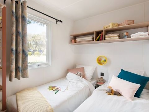 MOBILE HOME 6 people - Confort+ sleeps 6 3 bedrooms 2 bathrooms 40m² living area
