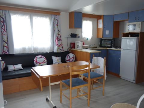 MOBILHOME 6 personnes - 3 chambres standard (mobil-home de + 12 ans) terrasse couverte 30m²