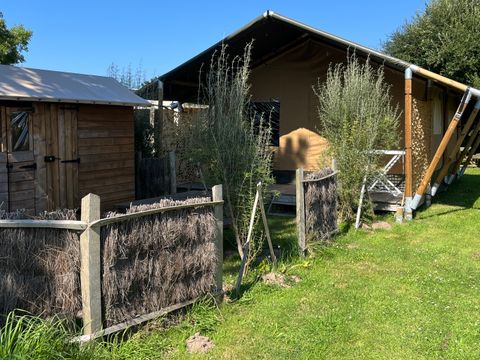 TENTE 4 personnes - Espace (sans sanitaires)