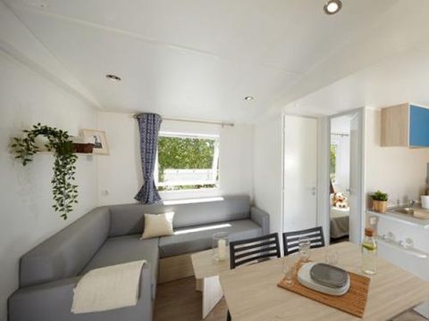 MOBILE HOME 4 people - 2 bedrooms - sleeps 4, semi-covered terrace, Clim TV