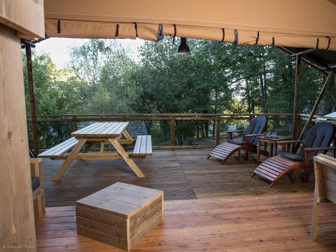 TENTE TOILE ET BOIS 6 personnes - Tente SAFARI LODGE OKAVANGO PREMIUM        57 M² / 3 Chambres - Terrasse couverte