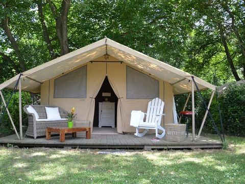 CANVAS AND WOOD TENT 4 people - LODGE NATURE - without sanitary facilities 20 m² (20 sqm)