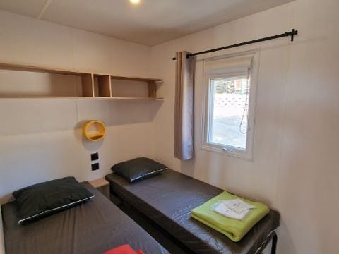 MOBILHOME 4 personnes - Mobil Home STANDARD 2 CHAMBRES (24m2) + terrasse semi couverte + climatisation + télévision