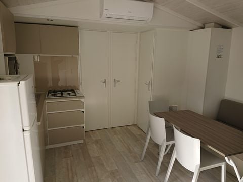 MOBILHOME 6 personnes - Mobil home CONFORT 3 CHAMBRES 8.60m x 4m (34m²) + terrasse semi couverte + climatisation + télévision