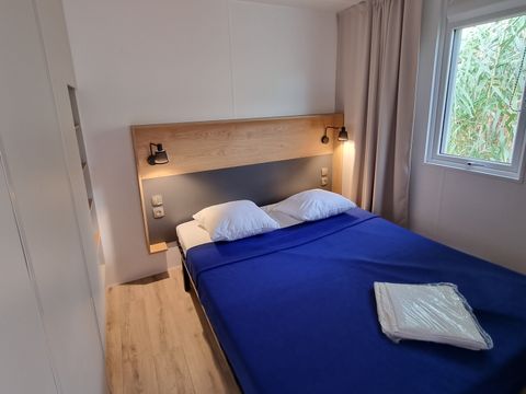 MOBILHOME 4 personnes - Mobil home CONFORT PLUS 2 chambres 8mx4m (29.9m²) + climatisation + lave vaisselles + terrasse + tv