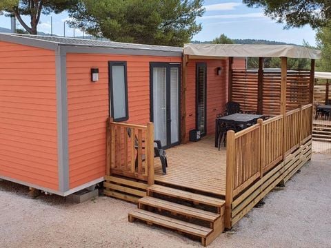 MOBILHOME 4 personnes - Mobil home CONFORT PLUS 2 chambres 8mx4m (29.9m²) + climatisation + lave vaisselles + terrasse + tv