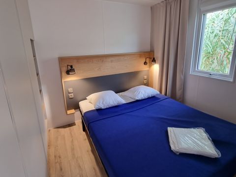 MOBILHOME 6 personnes - Mobil home CONFORT PLUS 3 chambres 8.81mx4m (33m²) + climatisation + lave vaisselles + terrasse + tv