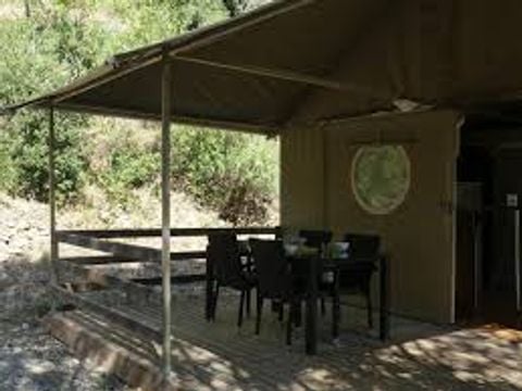 CANVAS BUNGALOW 6 people - 3-bedroom canvas bungalow, bathroom, kitchen and tent outbuilding with double bed