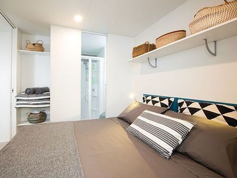 MOBILHOME 6 personnes - Mobil-home | Premium | 3 Ch. | 6 Pers. | Terrasse surélevée | 2 SDB | Clim.