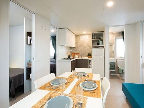 MOBILHOME 6 personnes - Mobil-home | Premium | 3 Ch. | 6 Pers. | Terrasse surélevée | 2 SDB | Clim.