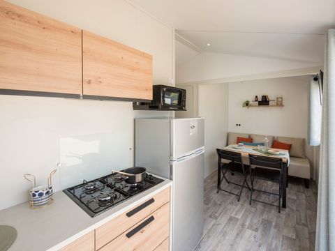 MOBILHOME 2 personnes - NEW 2023// Mobil-Home Premium 20m² (1 chambre)  + TV + Terrasse couverte + LV