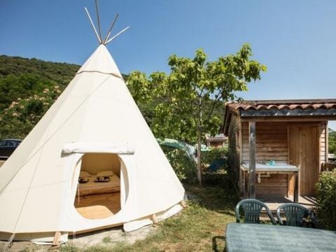 HÉBERGEMENT INSOLITE 4 personnes - TIPI