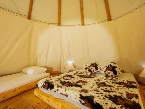 HÉBERGEMENT INSOLITE 4 personnes - TIPI