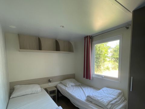 MOBILE HOME 6 people - Phoenix sleeps 6 - Available from 5pm