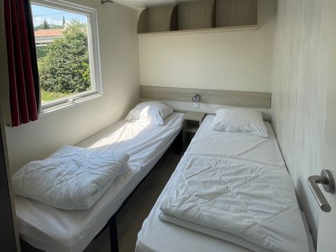 MOBILE HOME 6 people - Phoenix sleeps 6 - Available from 5pm