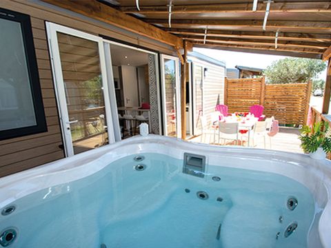 MOBILE HOME 6 people - Mobile home Cotignac Private Jacuzzi - 33m² - 3 bedrooms - Dishwasher + TV + A/C