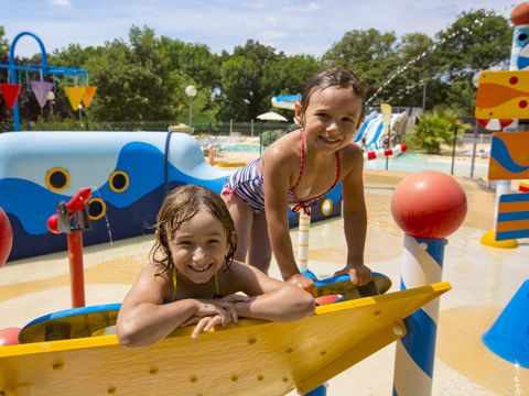 Camping Sandaya - Le Plein Air Des Chênes - Camping Hérault