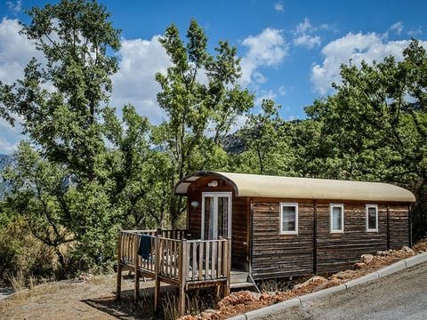 HÉBERGEMENT INSOLITE 4 personnes - Roulotte avec vue nature  - 20,40m² - 2 chambres (2 adultes + 2 enfants -12 ANS)