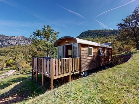 HÉBERGEMENT INSOLITE 4 personnes - Roulotte avec vue nature  - 20,40m² - 2 chambres (2 adultes + 2 enfants -12 ANS)